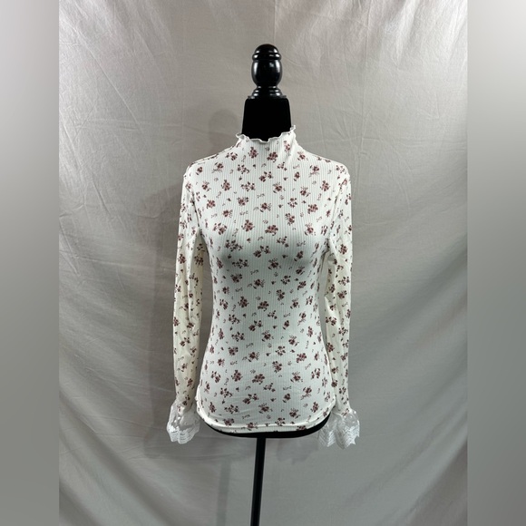 Rib Knit Ditsy Floral Print Embroidery Mesh Flare Sleeve Mock Neck Tee - Picture 6 of 9